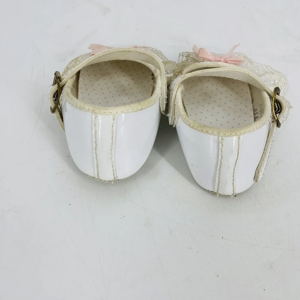 Vintage 1980's Made In USA White Lace Baby Shoes Size 2 Mary Jane With Bows